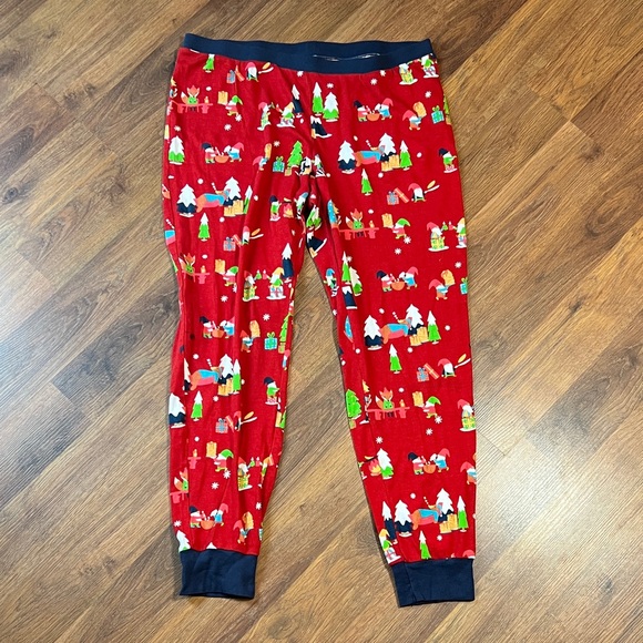 Wondershop Festive Red women’s Christmas Pajama Set - Picture 5 of 6